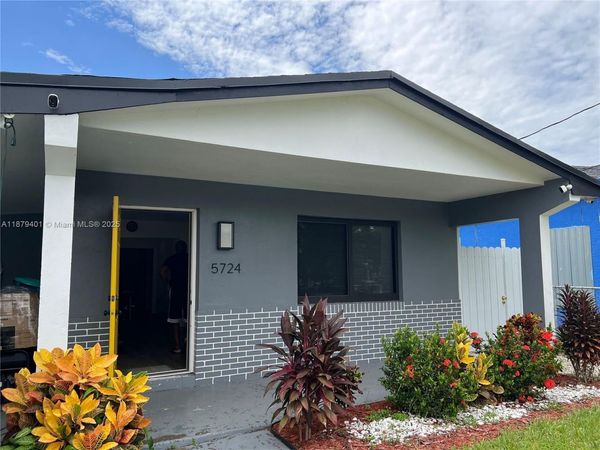 5724 SW 18th St, West Park, FL 33023