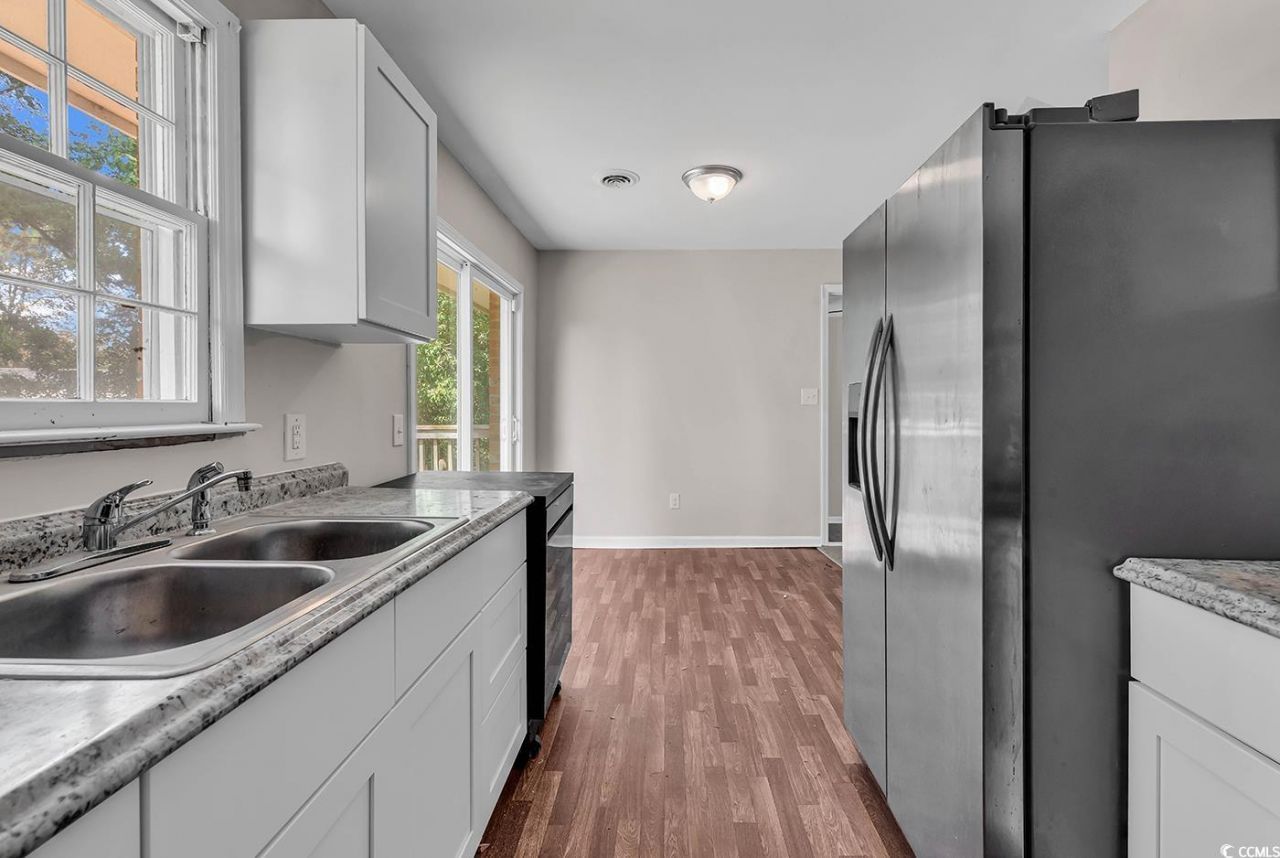 663 Player St. Photo 11