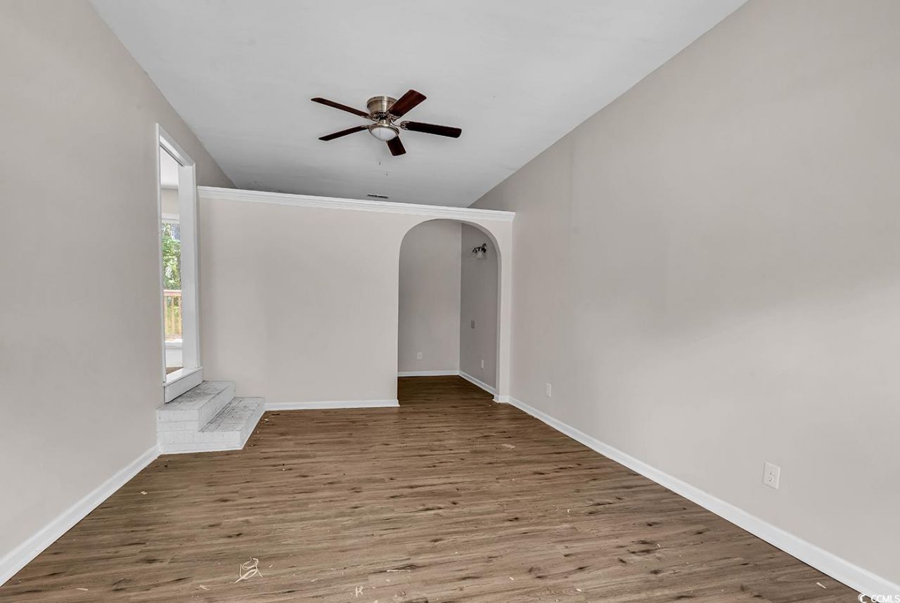 663 Player St. Photo 12