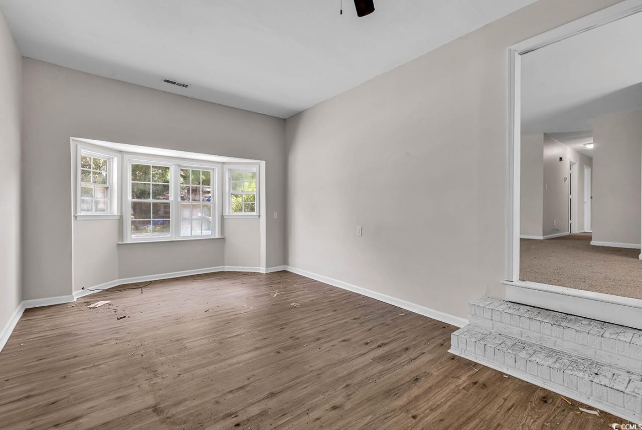 663 Player St. Photo 14