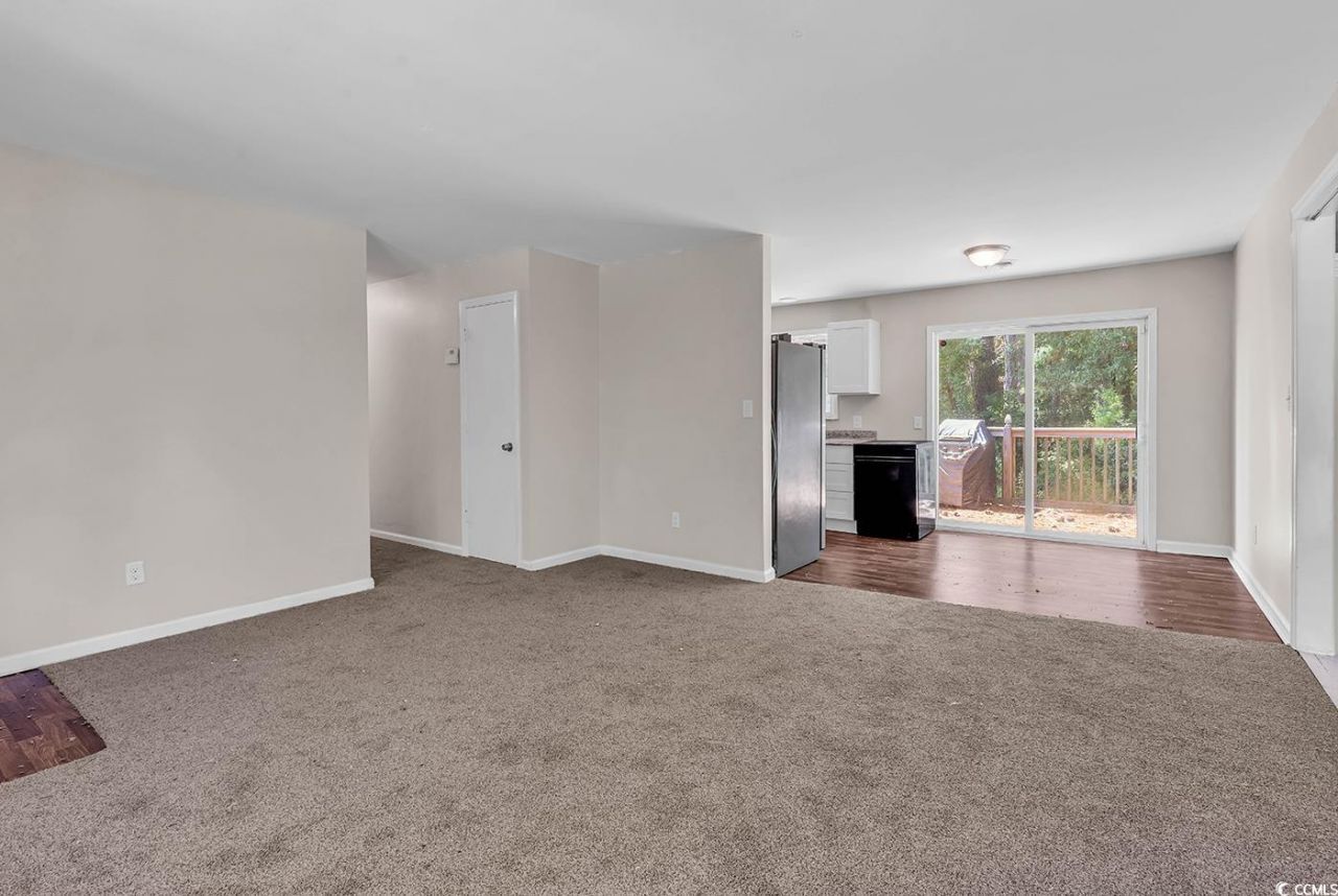 663 Player St. Photo 4