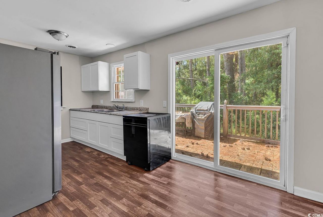 663 Player St. Photo 7