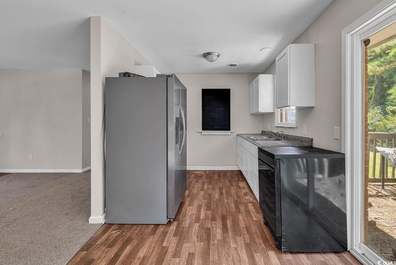 663 Player St. Photo 8