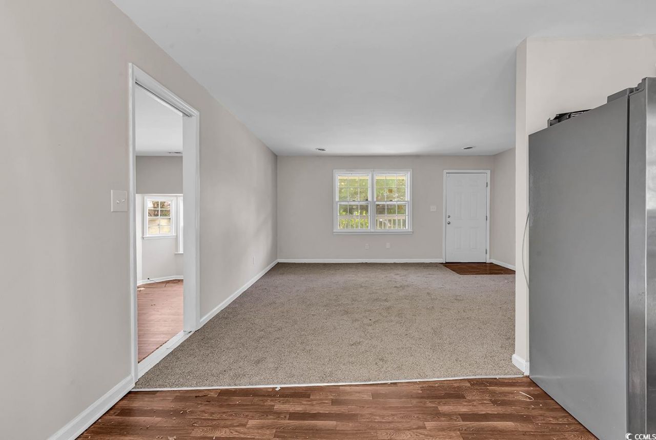 663 Player St. Photo 9