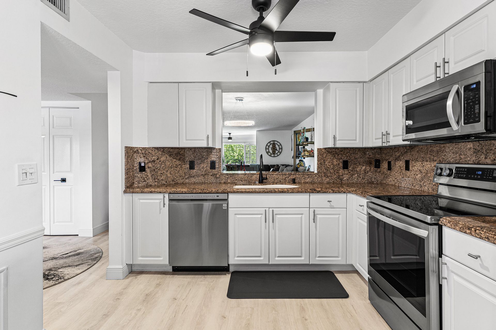 5874 Crystal Shores Drive, Unit 304, Boynton Beach, FL 33437 Photo