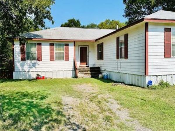 300 SW 3rd Street, Hubbard, TX 76648