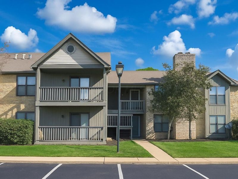 2744 Greystone Drive, Unit E, Columbus, OH 43220 Photo 1