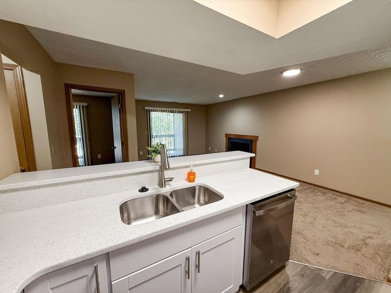 2744 Greystone Drive, Unit E, Columbus, OH 43220 Photo 8