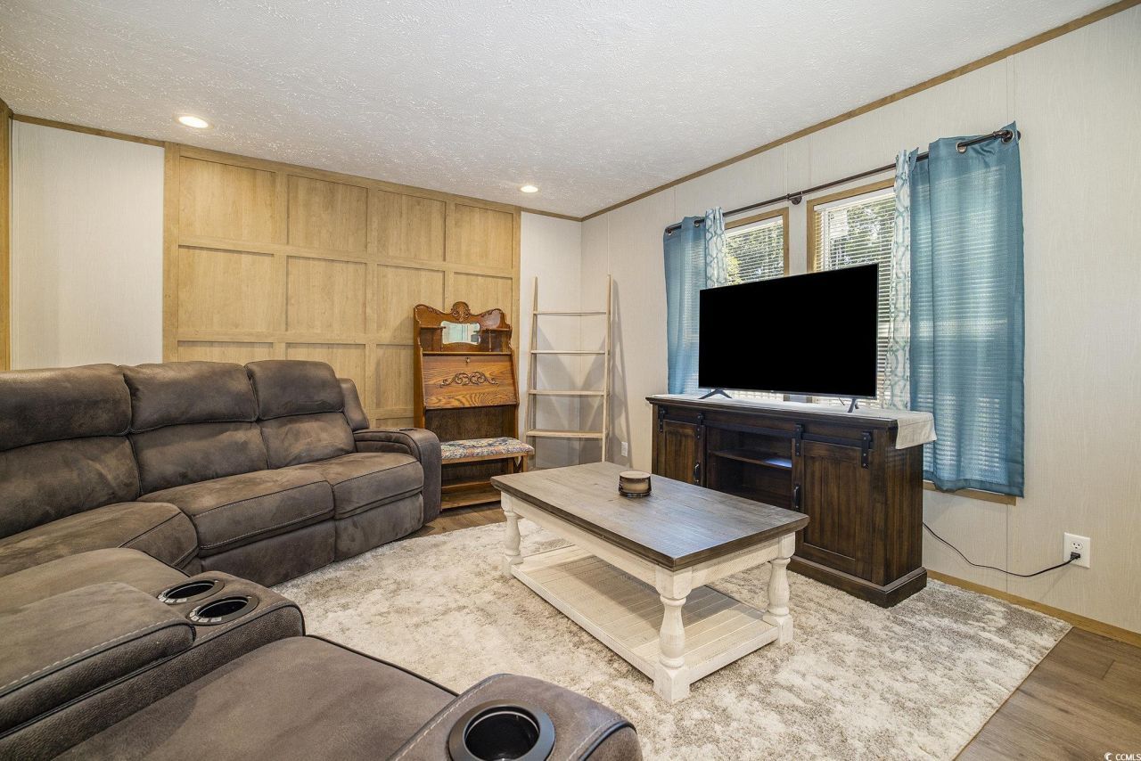 2396 Highway 15 Photo 8