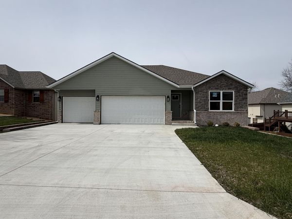 825 S Cobble Creek Boulevard, Nixa, MO 65714