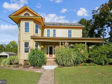 45 E BROAD WAY E, LOVETTSVILLE, VA 20180