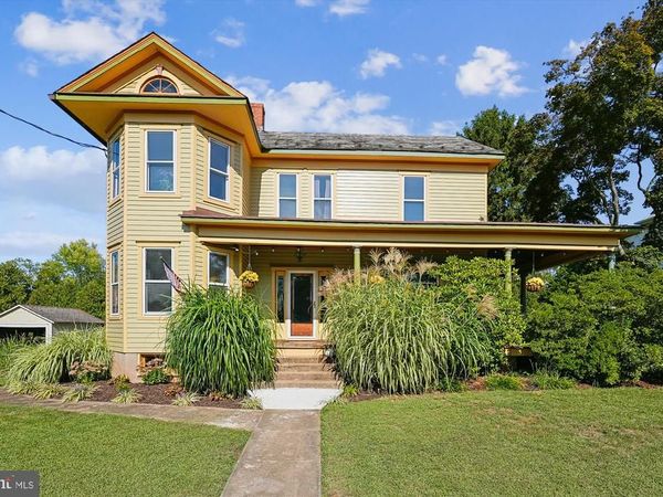 45 E BROAD WAY E, LOVETTSVILLE, VA 20180