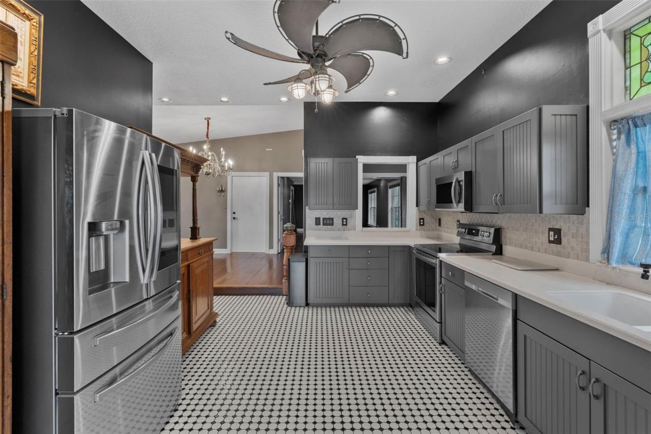 126 E Palmetto Avenue, Howey in the Hills, FL 34737 Photo