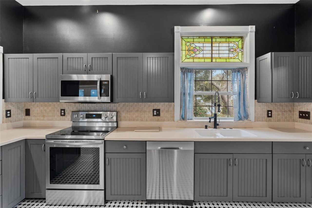 126 E Palmetto Avenue, Howey in the Hills, FL 34737 Photo