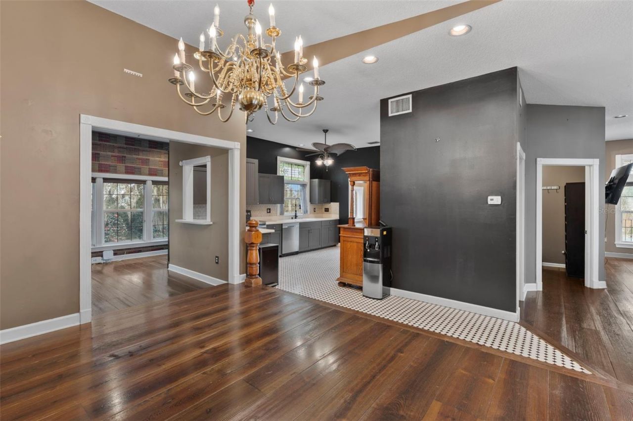 126 E Palmetto Avenue, Howey in the Hills, FL 34737 Photo