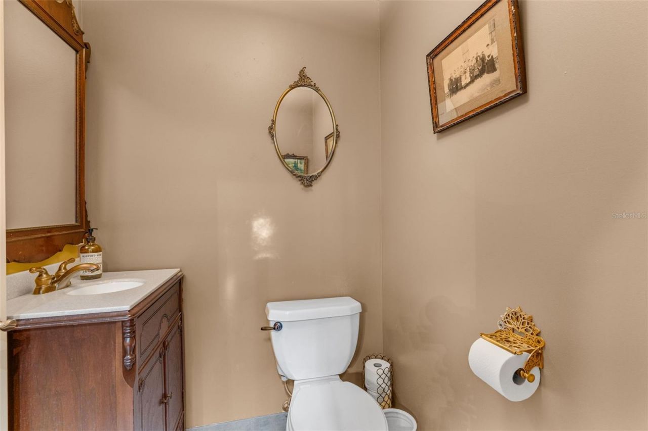 126 E Palmetto Avenue, Howey in the Hills, FL 34737 Photo