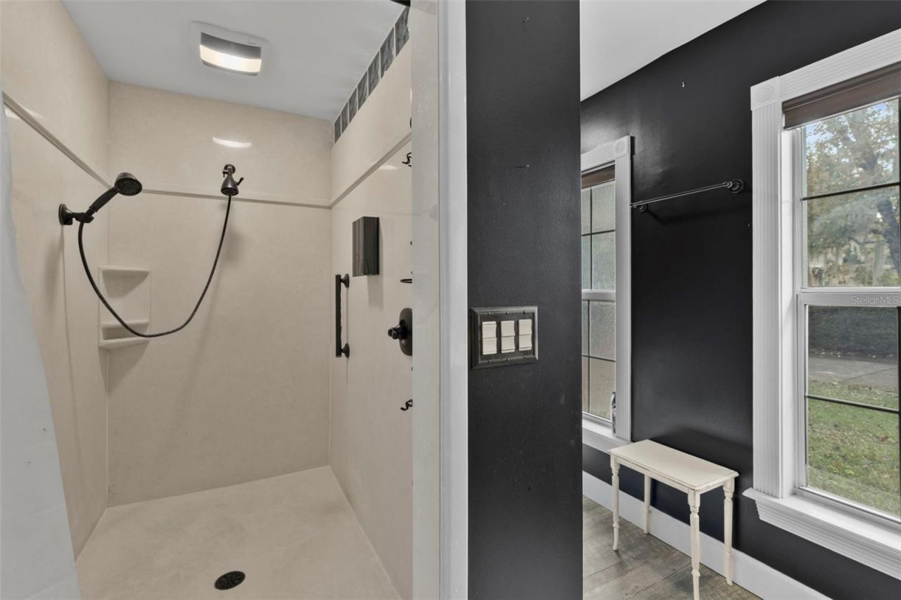 126 E Palmetto Avenue, Howey in the Hills, FL 34737 Photo