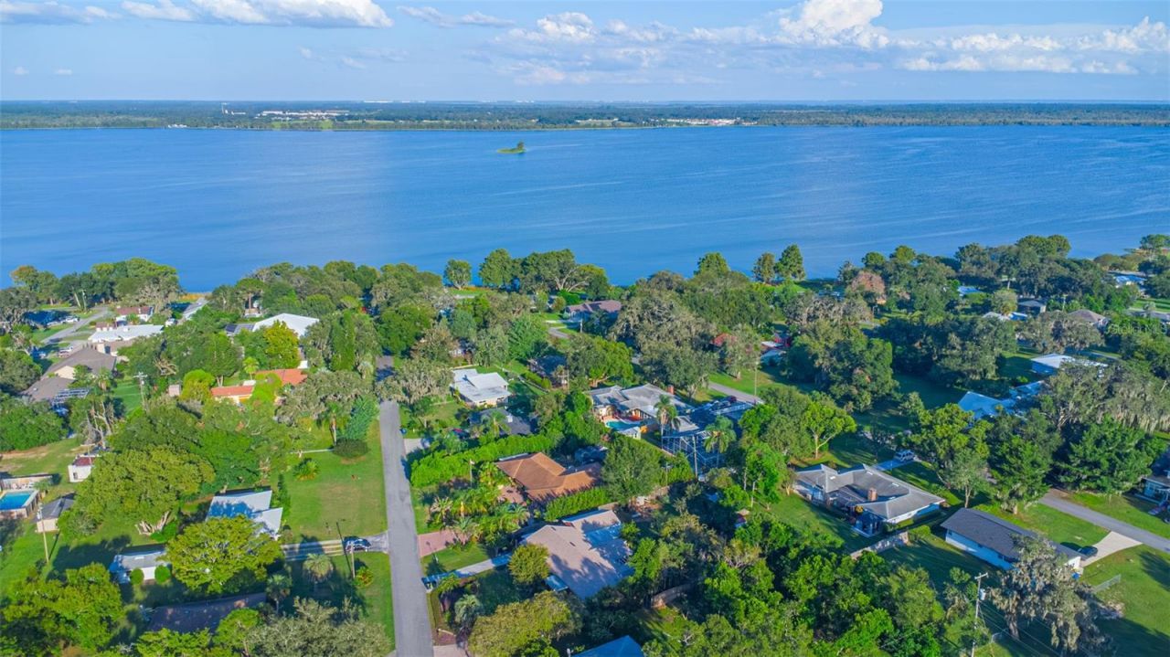 126 E Palmetto Avenue, Howey in the Hills, FL 34737 Photo