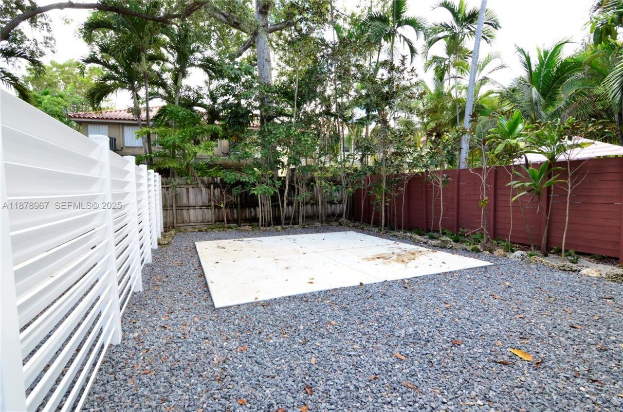 3050 Virginia St, Unit Front, Miami, FL 33133 Photo