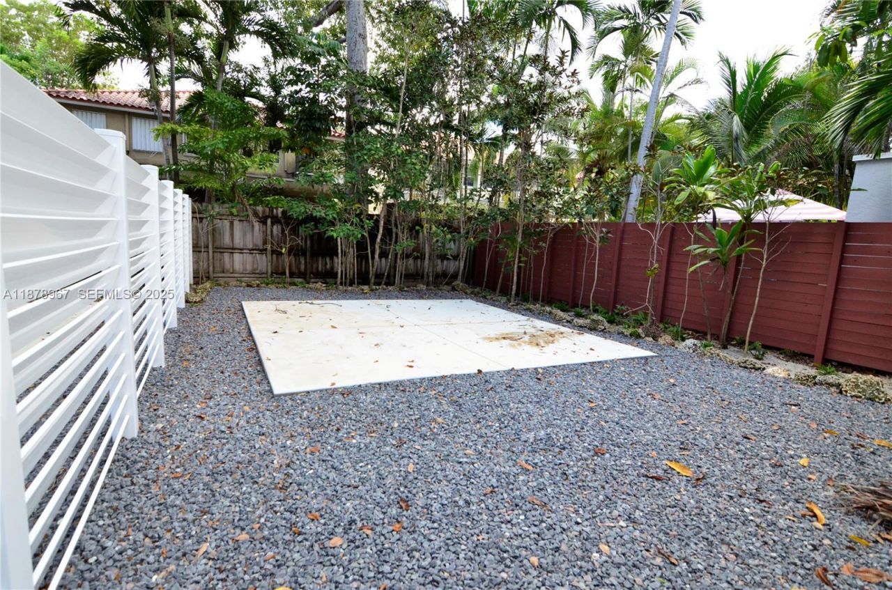 3050 Virginia St, Unit Front, Miami, FL 33133 Photo