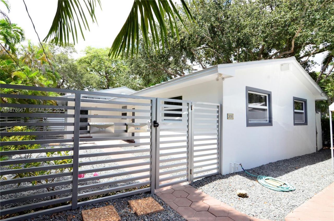 3050 Virginia St, Unit Front, Miami, FL 33133 Photo