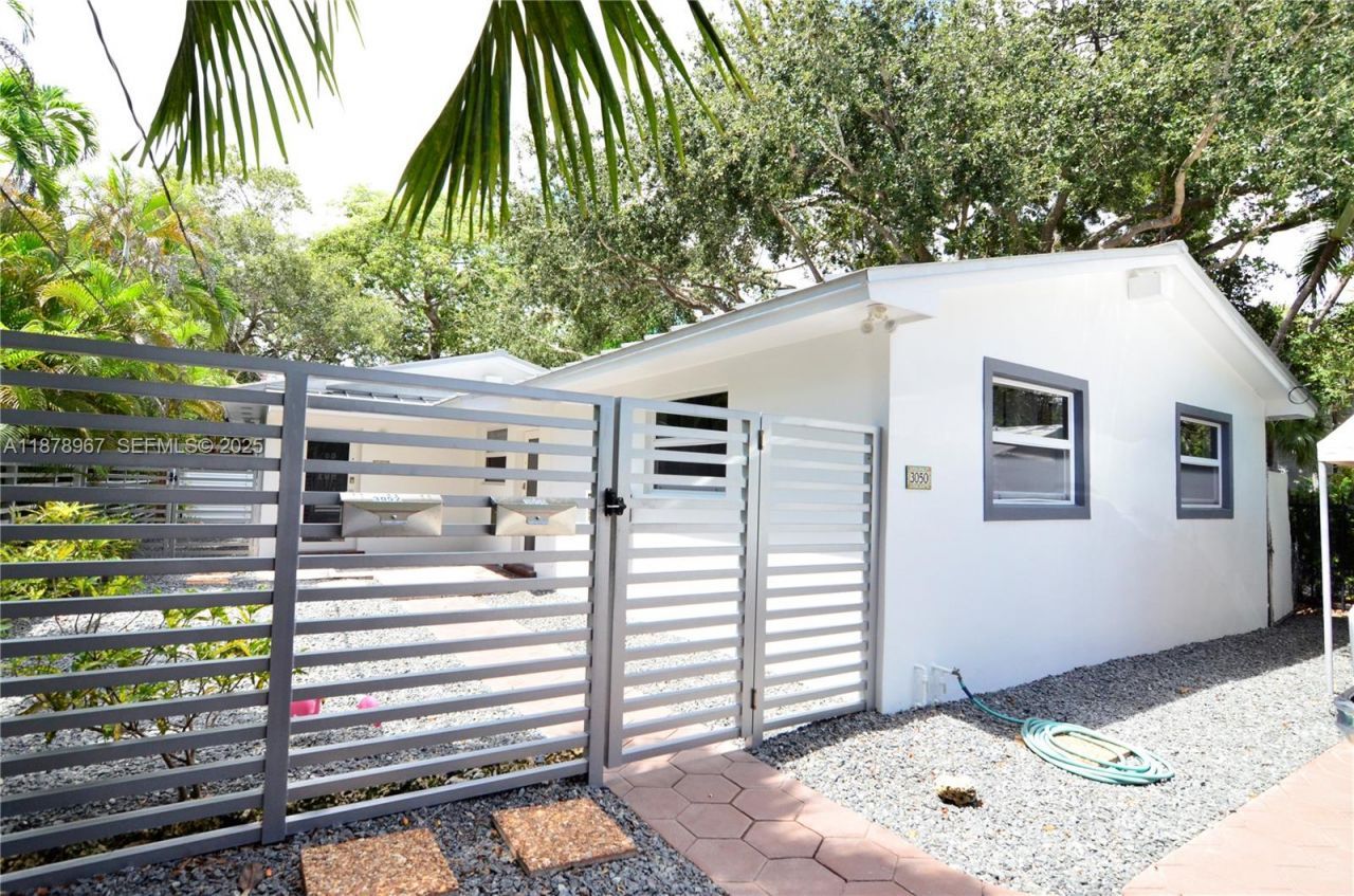 3050 Virginia St, Unit Front, Miami, FL 33133 Photo