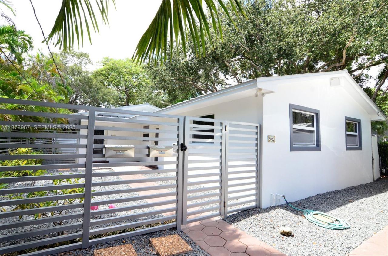 3050 Virginia St, Unit Front, Miami, FL 33133 Photo