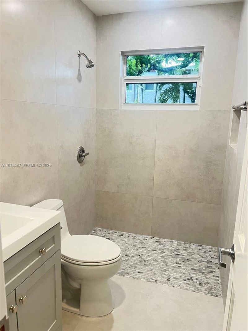 3050 Virginia St, Unit Front, Miami, FL 33133 Photo