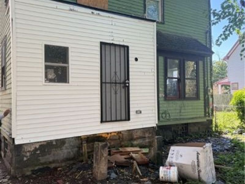 10313 Pierpont Avenue, Cleveland, OH 44108 Photo 2