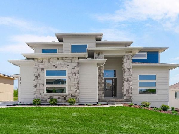 16777 S Twilight Lane, Olathe, KS 66062