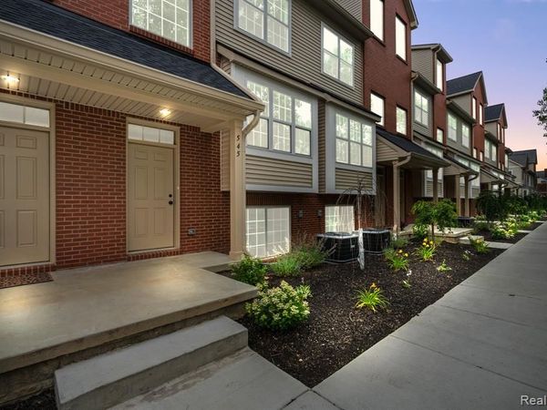 514 Village Lane, Milford Vlg, MI 48381