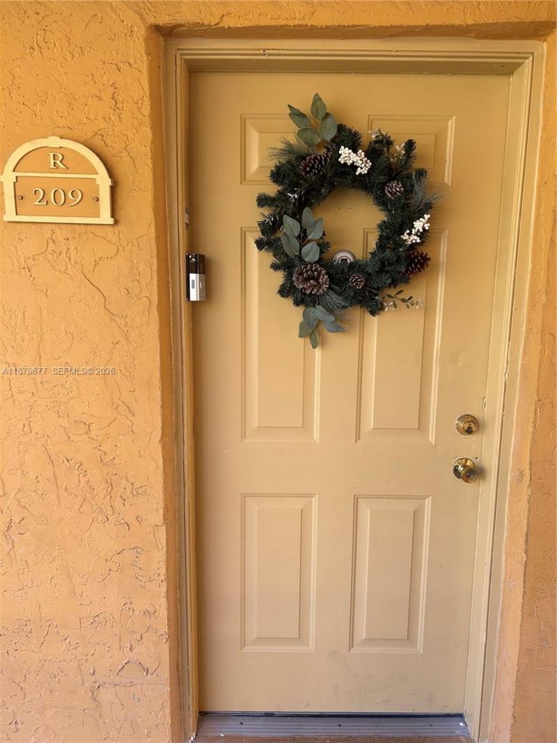 17901 NW 68th Ave, Unit R209, Hialeah, FL 33015 Photo