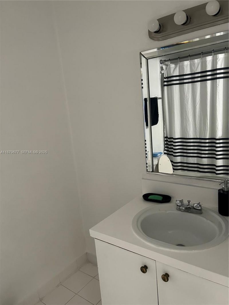 17901 NW 68th Ave, Unit R209, Hialeah, FL 33015 Photo