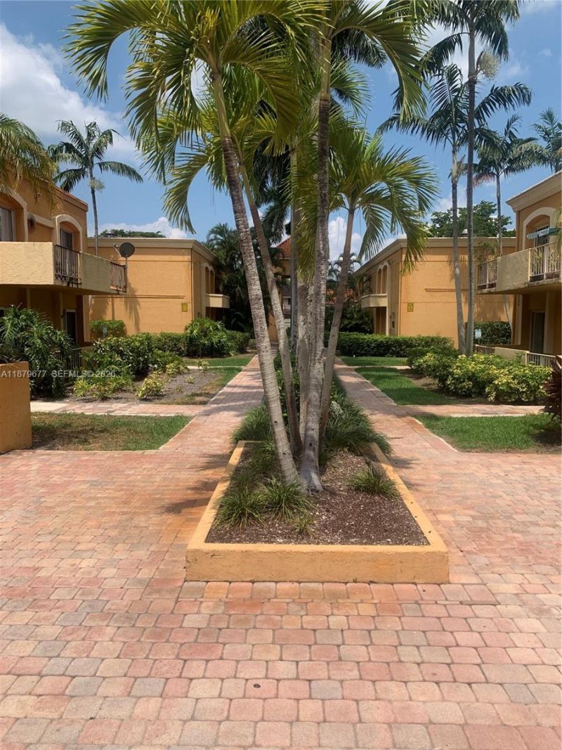 17901 NW 68th Ave, Unit R209, Hialeah, FL 33015 Photo