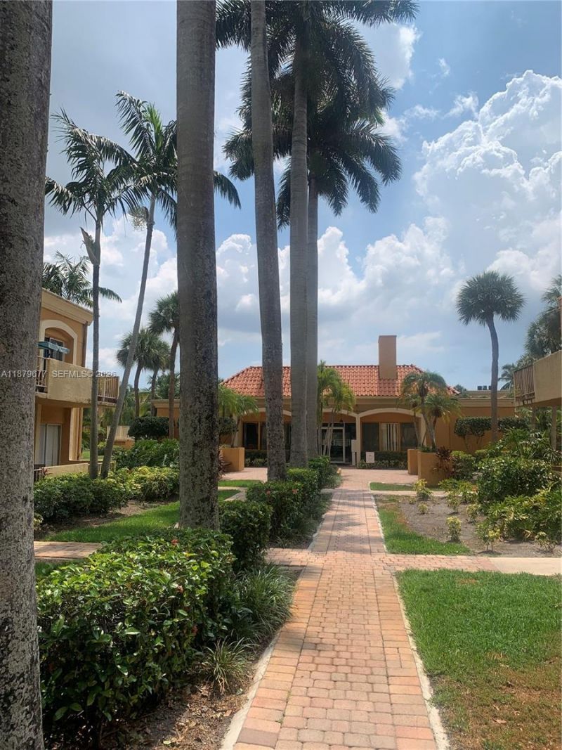 17901 NW 68th Ave, Unit R209, Hialeah, FL 33015 Photo
