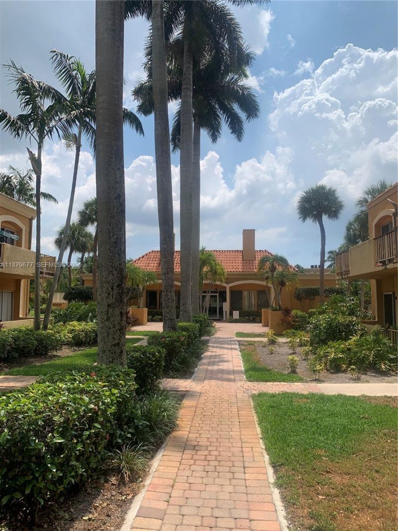 17901 NW 68th Ave, Unit R209, Hialeah, FL 33015 Photo