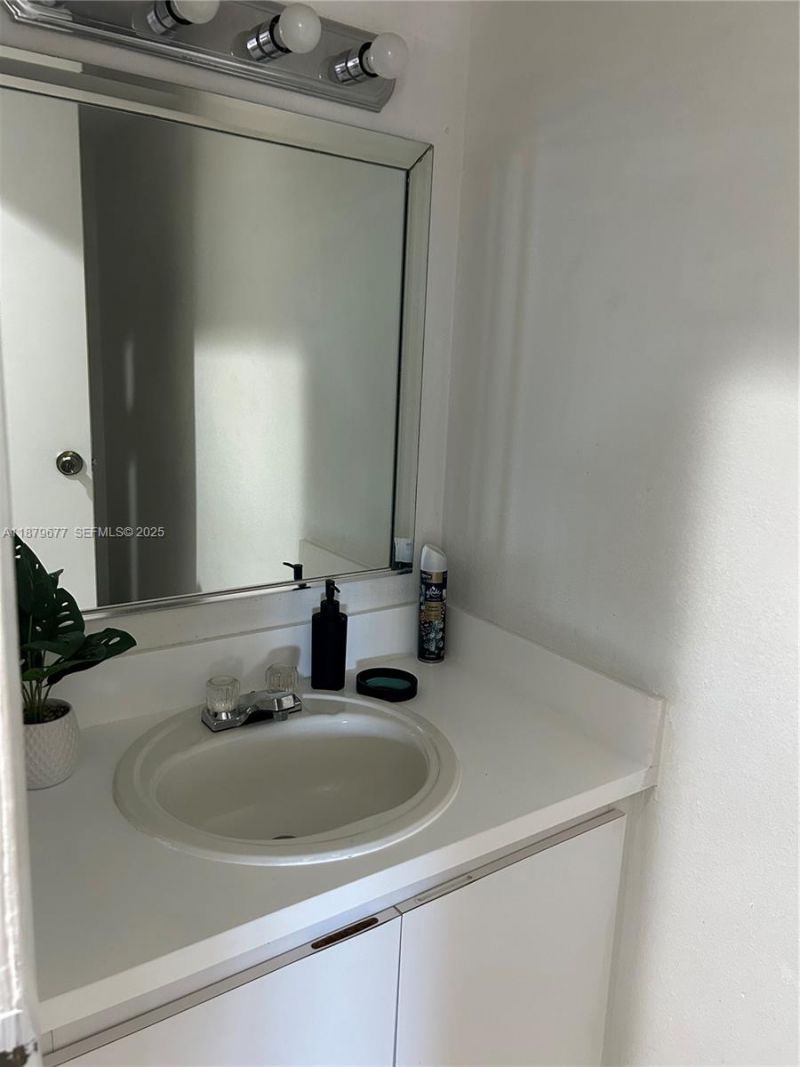 17901 NW 68th Ave, Unit R209, Hialeah, FL 33015 Photo