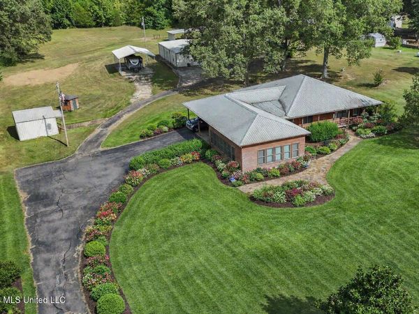 3876 Bett-Thyatira Road, Coldwater, MS 38618