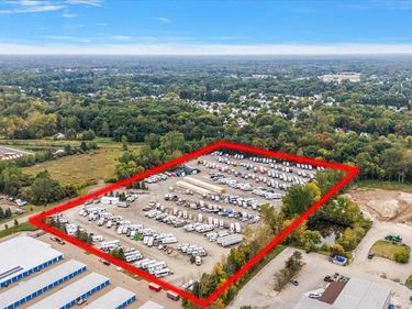 59120 Oasis Center Drive, South Lyon, MI 48178