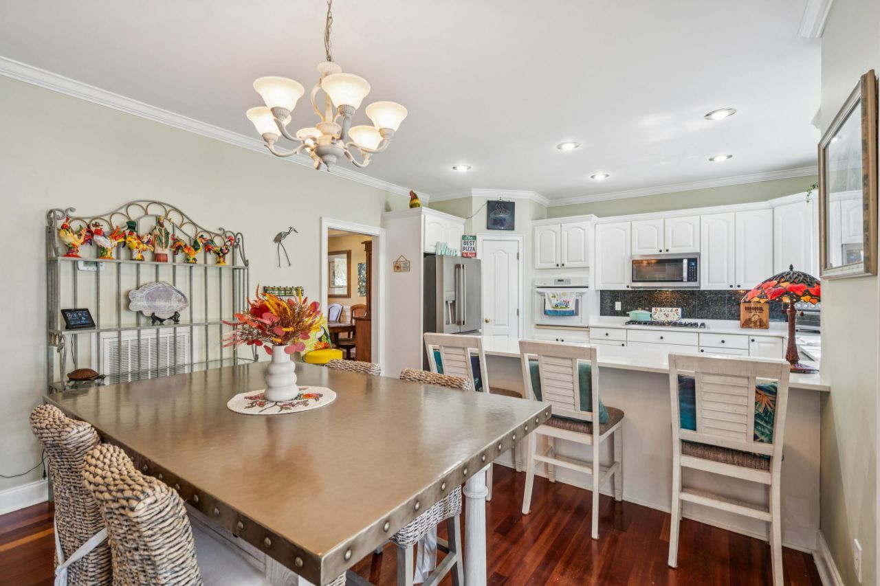 213 Harlech Way Photo 10