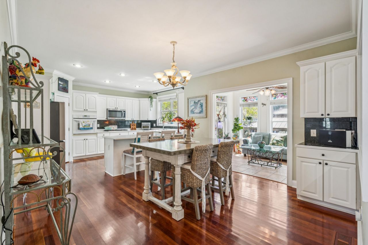 213 Harlech Way Photo 11