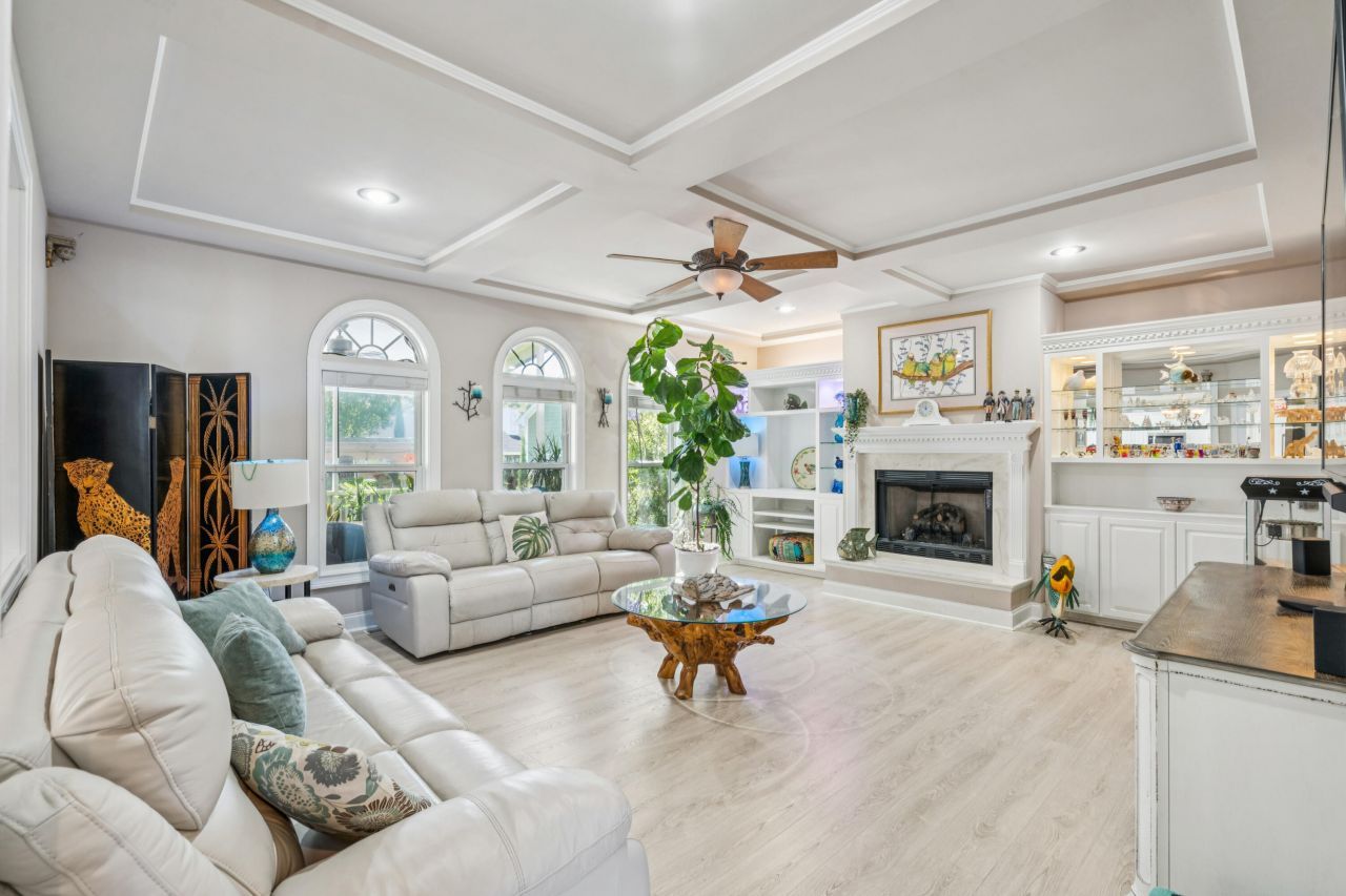 213 Harlech Way Photo 16