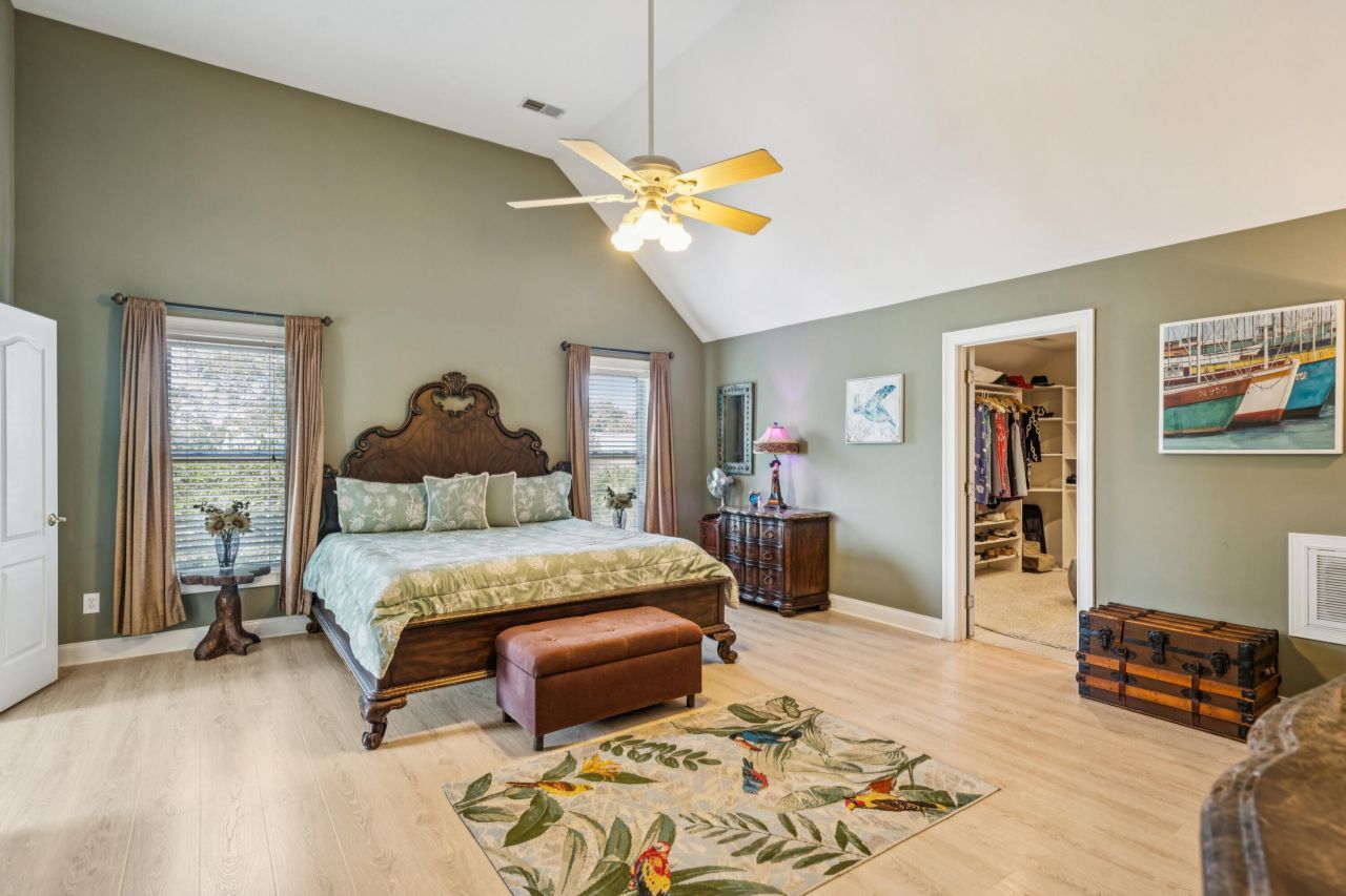 213 Harlech Way Photo 25