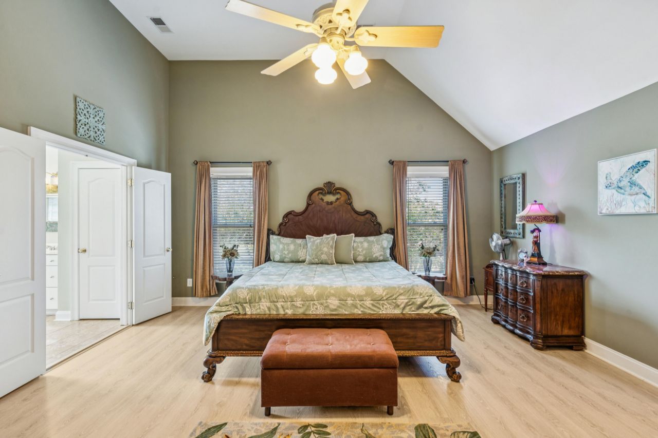 213 Harlech Way Photo 26