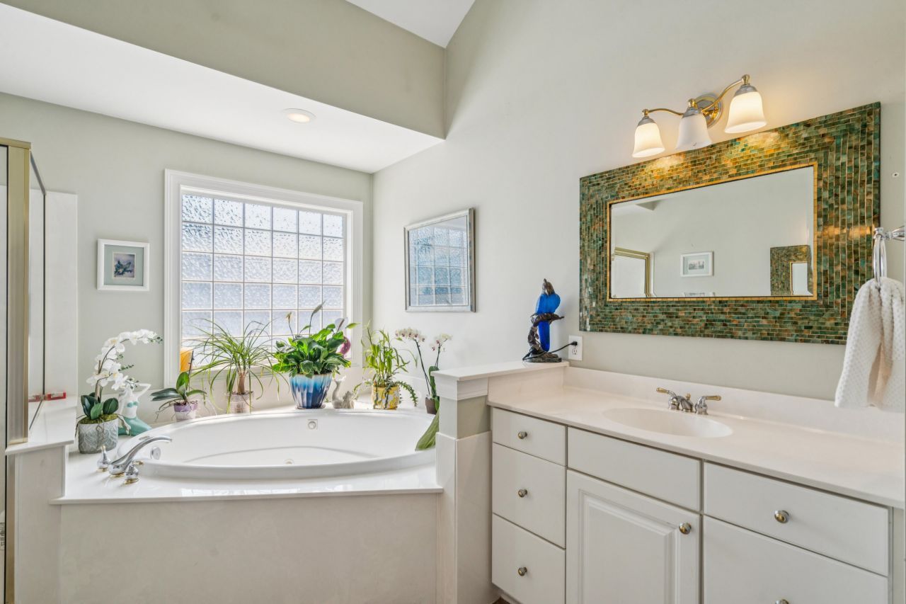 213 Harlech Way Photo 31