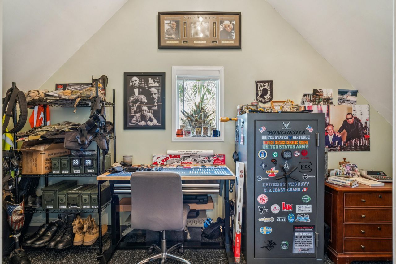 213 Harlech Way Photo 33