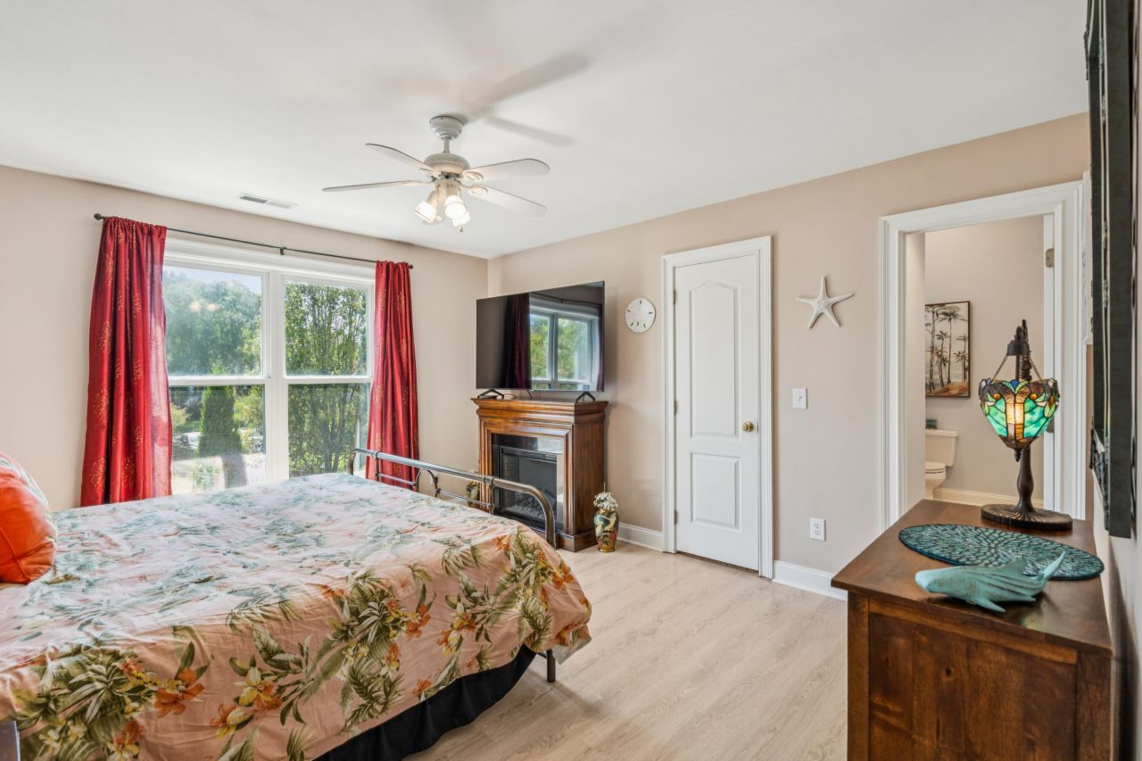 213 Harlech Way Photo 35