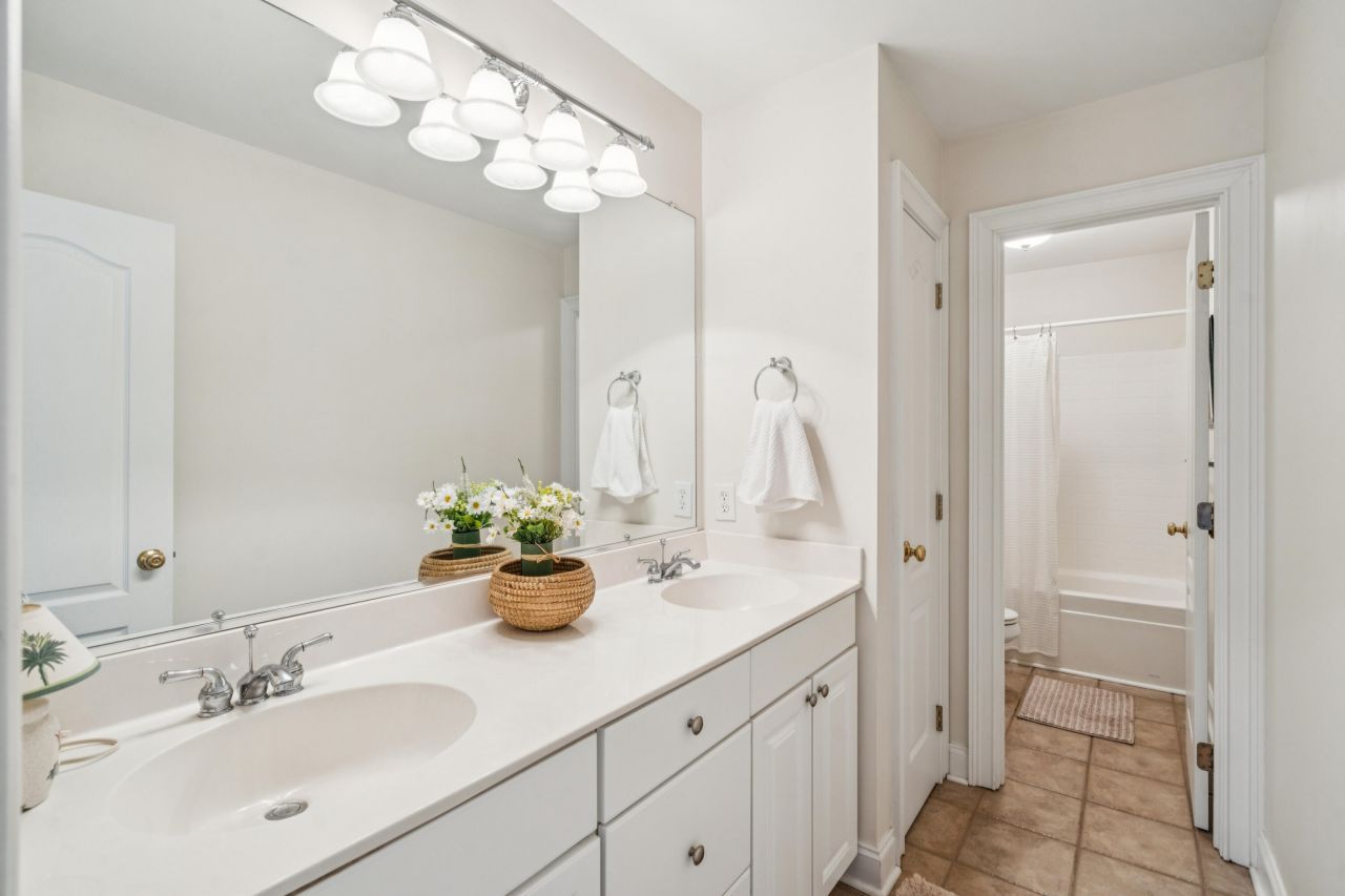 213 Harlech Way Photo 45