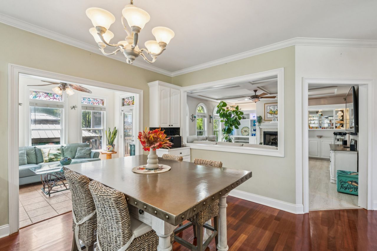 213 Harlech Way Photo 9