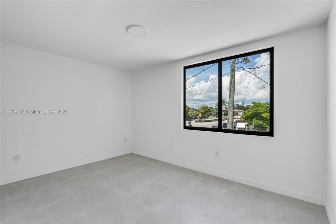 1656 NW 1st St, Miami, FL 33125 Photo